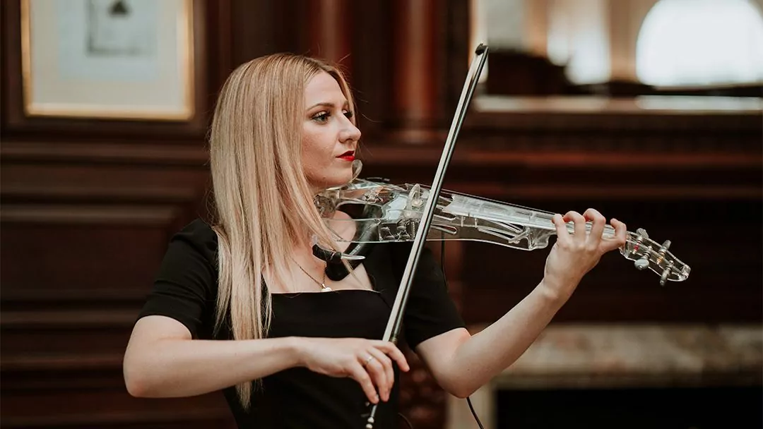 The Bando Violinist at The Landmark Hotel with Musical Movements
