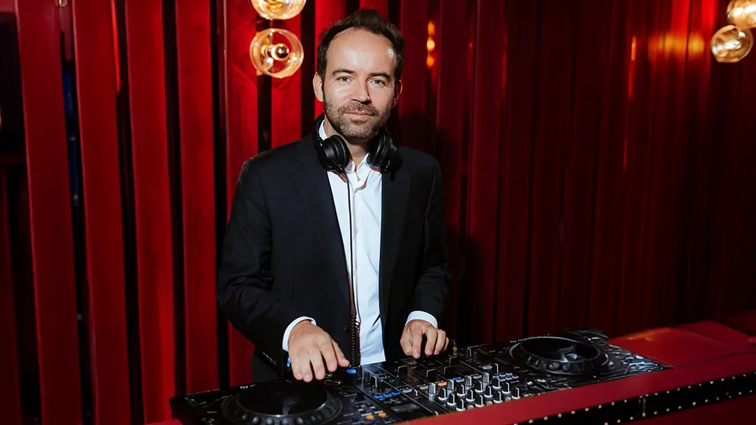 DJ Sam Young Live DJ