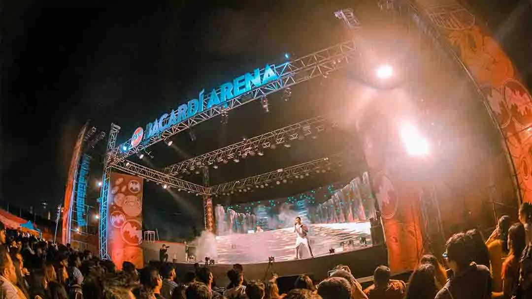 Pablo Dutta - Perorming on Stage